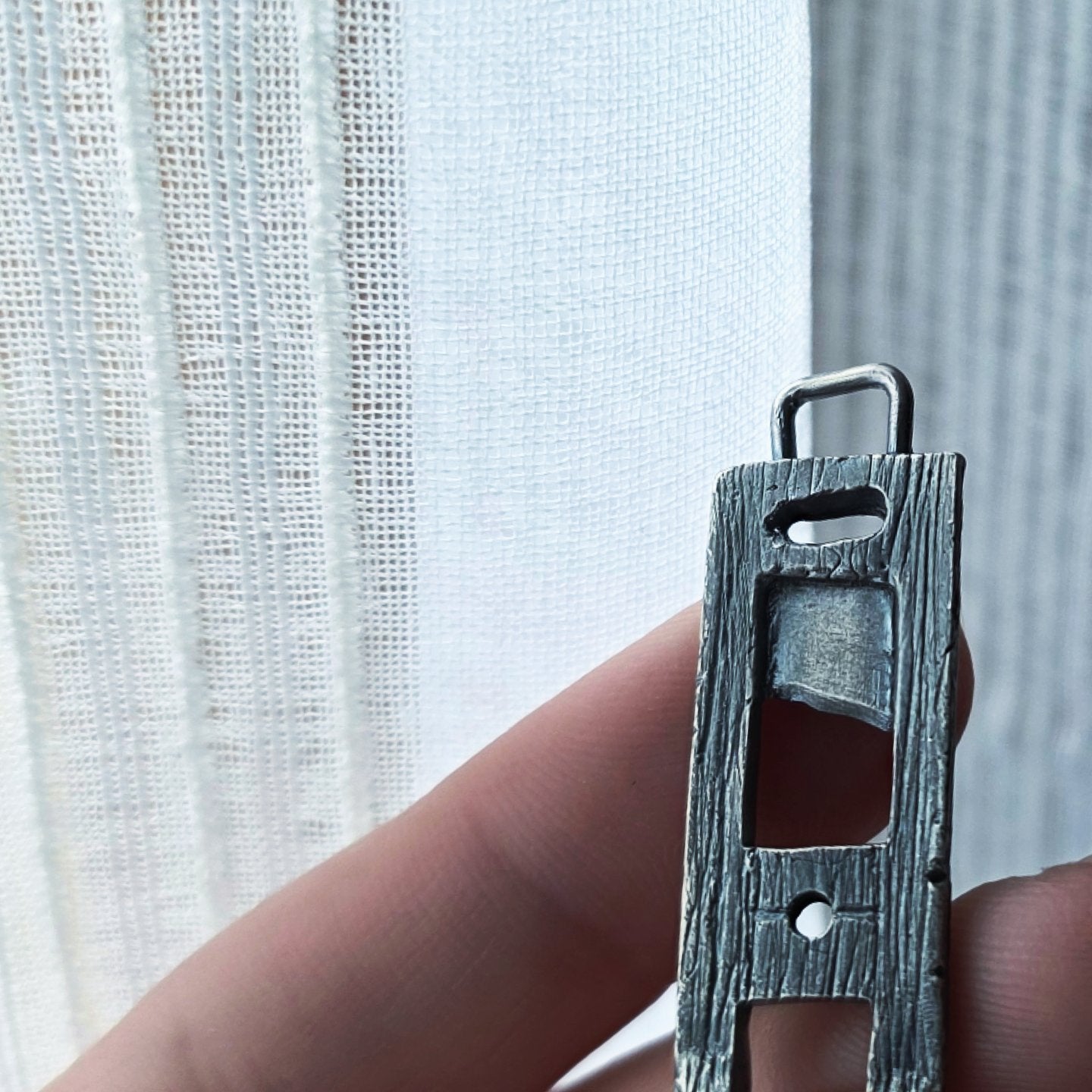 Guillotine Pendant