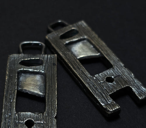 Guillotine Pendant